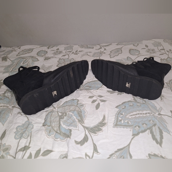 A pair of Sorel men\'s black leather and suede boots in a size 13. main image 10
